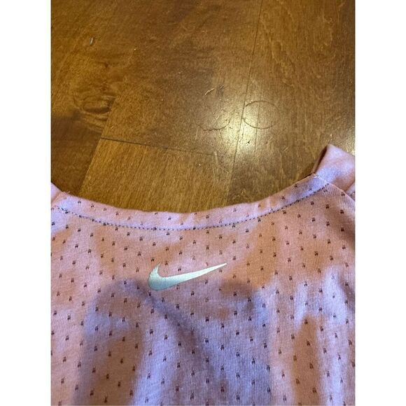 Woman’s Nike dri fit Nike running shirt size medium - Picture 5 of 5